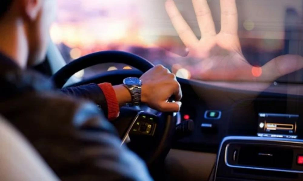 Έρχονται βροχή τα πρόστιμα! Ξεχάστε τις γόβες τις σαγιονάρες τα χοντρά μπουφάν τον καφέ το τσιγάρο και τις μούντζες όταν οδηγείτε